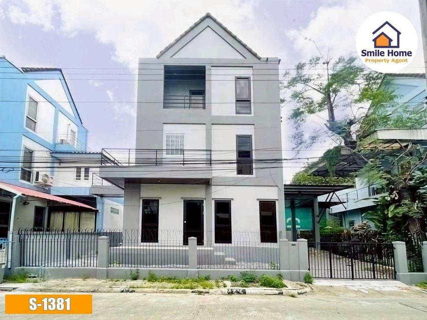 บ้านแฝด 3 ชั้น หมู่บ้านแสงอรุณ เฉลิมพระเกียรติ ร.9 ซอย 28 ใกล้สวนหลวง ร.9 1