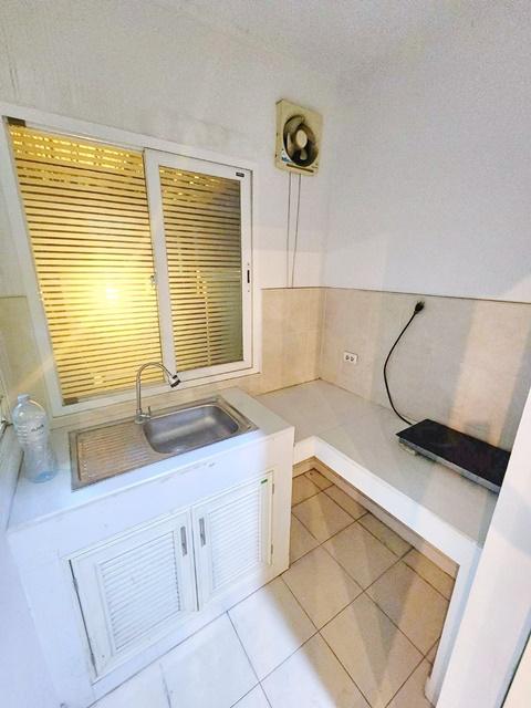 ประชาอุทิศ เดอะซีน ทาวน์ อิน ทาวน์ รัชดา เหม่งจ๋าย บ้านกลางเมือง 3 ชั้น สไตล์หรู 4 นอน 7