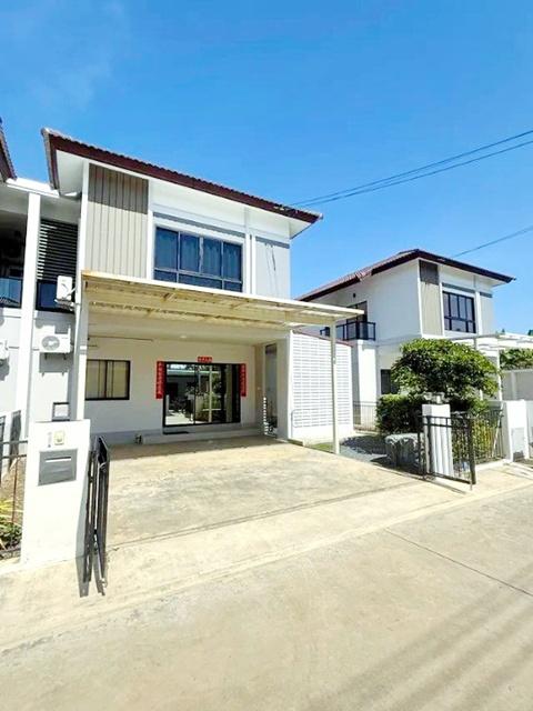 5นอน รร.สารภีพิทยาคม 2.5 กม. ให้เช่าบ้านเดี่ยว 2 ชั้น จัดเต็มเฟอร์ฯ เครื่องใช้ไฟฟ้า 3 น้ำ 100 ตร.วา. 200 ตร.ม. ตลาดยางเน 2