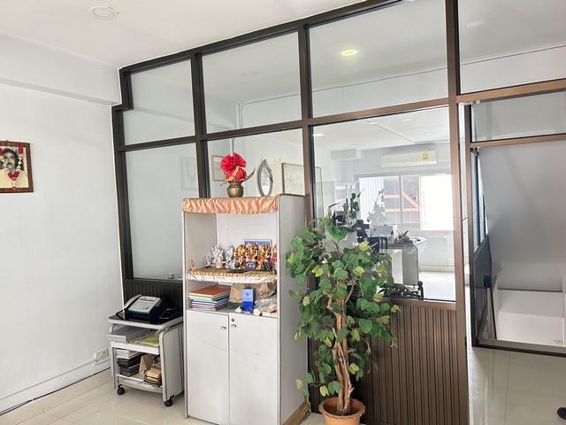 ขาย ให้เช่า ตึก อาคารพาณิชย์ ริมถนนเพชรบุรี บางกะปิ ใกล้อิตัลไทย 350 เมตร เหมาะทำธุรกิจ โฮมออฟฟิศ ถนนเพชรบุรี 4