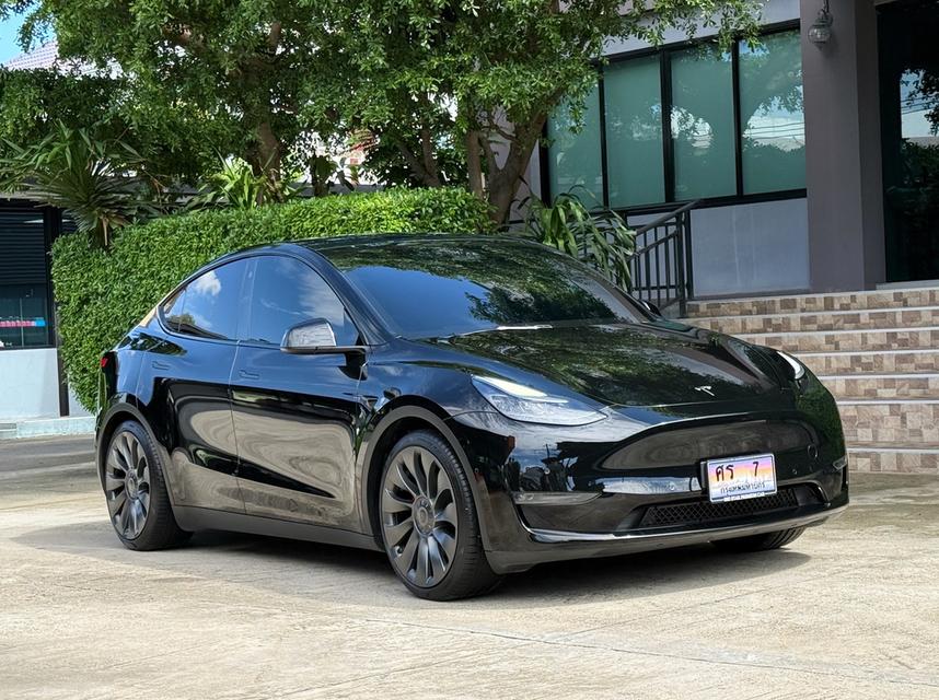 2024 TESLA MODEL Y PERFORMANCE รถมือเดียวออกป้ายแดง รถวิ่งน้อยเพียง 28,000 กม เข้าศูนย์ตลอด รถไม่มีอุบัติเหตุครับ