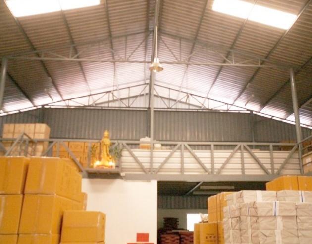 ให้เช่าโกดังพร้อมออฟฟิตซอยนวลจันทร์ 21 970 ตร.ม. 200 ตร.ว. ทำเลดี 00075 8