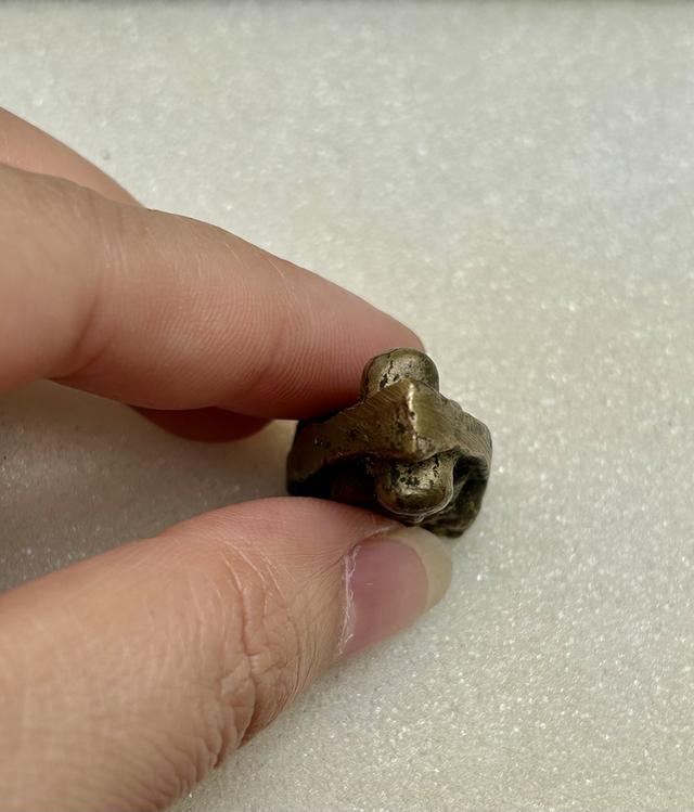 หลวงพ่อทวด หลังเตารีดหล่อโบราณ 2 หน้า รูปที่ 5