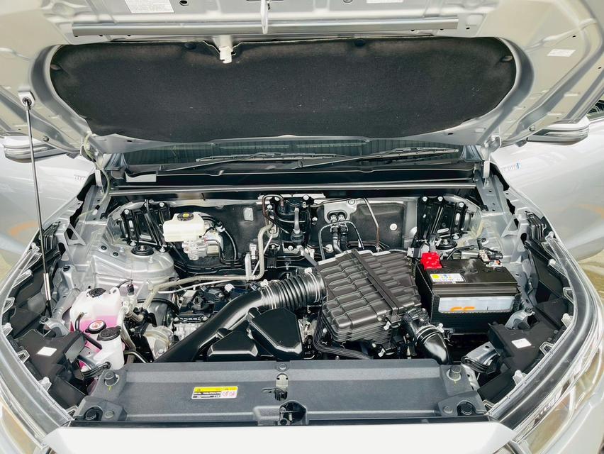 Toyota Innova 2.0 Zenix HEV Premium 2023 7