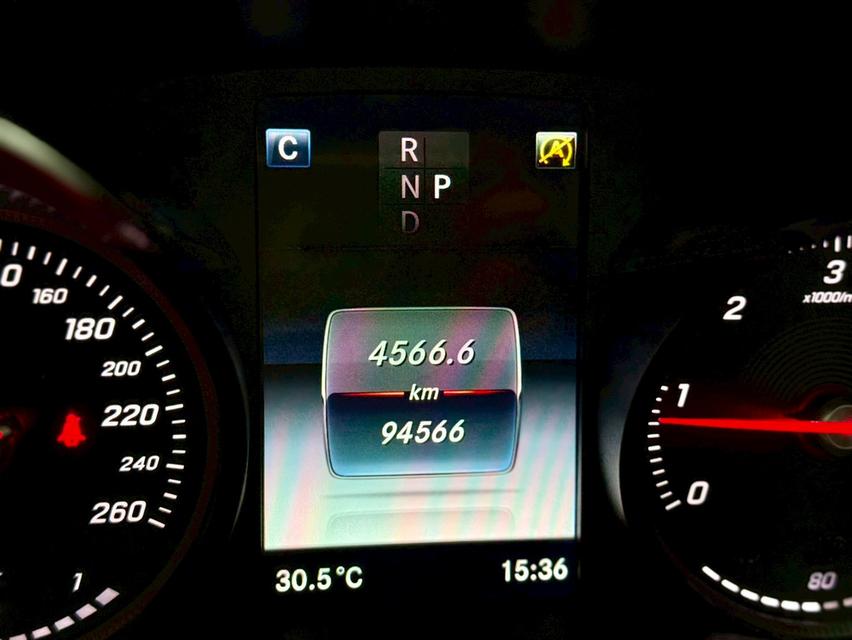Mercedes Benz GLC 250d AMG Dynamic ปี 2018 ไมล์ 90,000 กม. 9