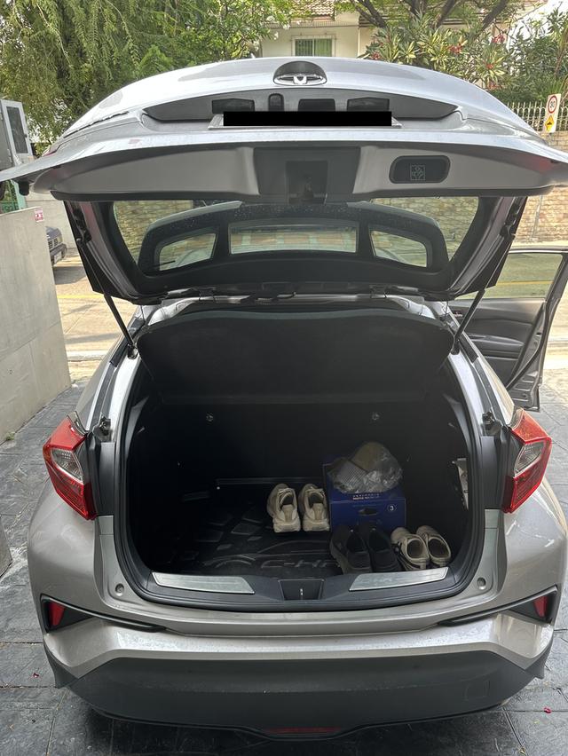 ขายด่วน Toyota C-HR 1.8 Entry ปี 2019 สีเทา