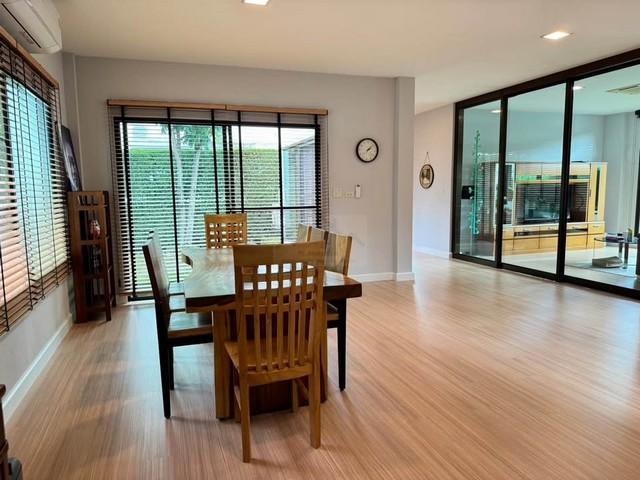 ให้เช่าบ้านเดี่ยว 2 ชั้น 101 ตรว. หมู่บ้านมัณฑนา เลค วัชรพล ถ.สุขาภิบาล 5 สายไหม ( ไม่รับสัตว์เลี้ยง )