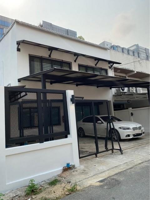 PP447 ขายทาวน์เฮ้าส์ 2 ชั้น ลาดพร้าว 26 ใกล้ MRT ลาดพร้าว 500 เมตร เหมาะซื้อทำโฮมออฟฟิศ อยู่อาศัย ปล่อยเช่า เดินทางสะดวก เข้าออกได้หลายเส้นทาง 1