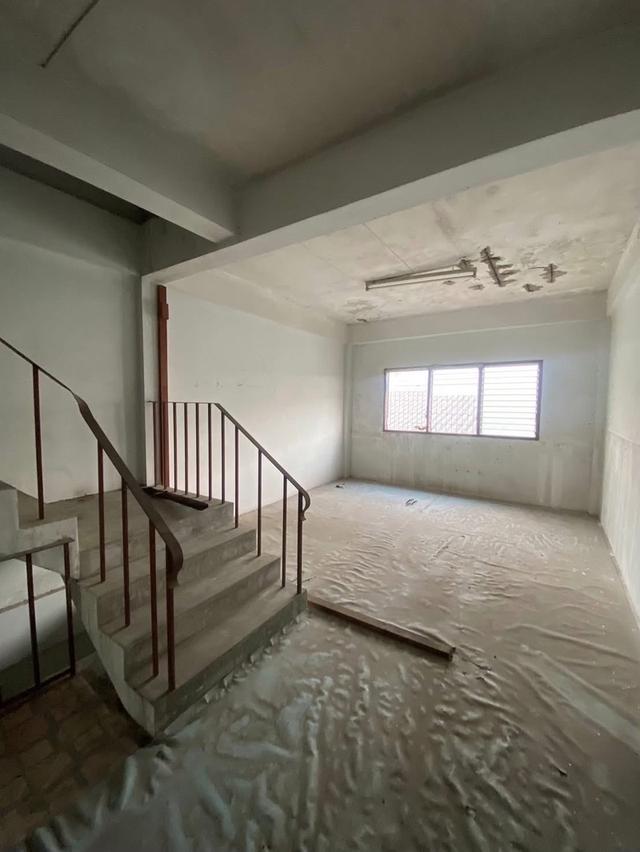 For sale by owner! 2-unit shophouse in Charan area, near the MRT, 4.8M 16