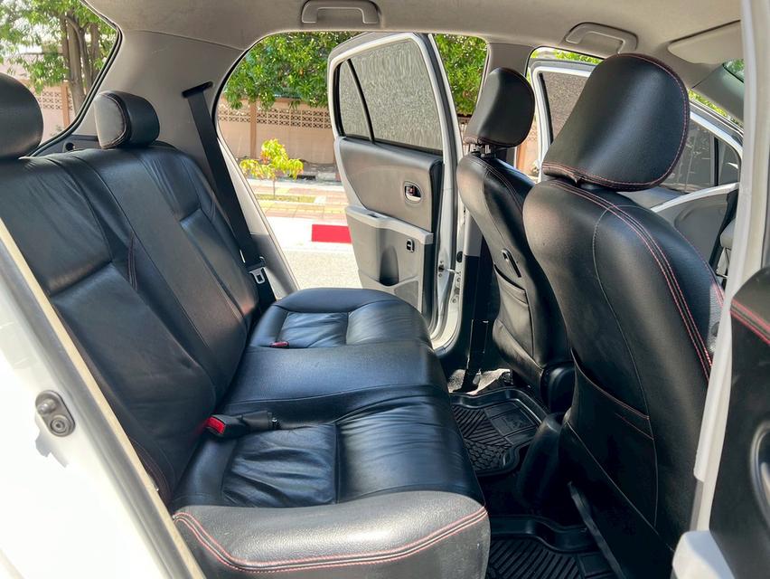 TOYOTA Yaris 1.5 J สีขาว ปี 2011 13