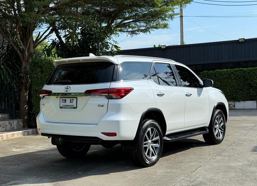 2018 TOYOTA FORTUNER 2.8V 4WD รถมือเดียวออกป้ายแดง รถวิ่งน้อย เข้าศูนย์ทุกระยะ ไม่เคยมีอุบัติเหตุครับ 3