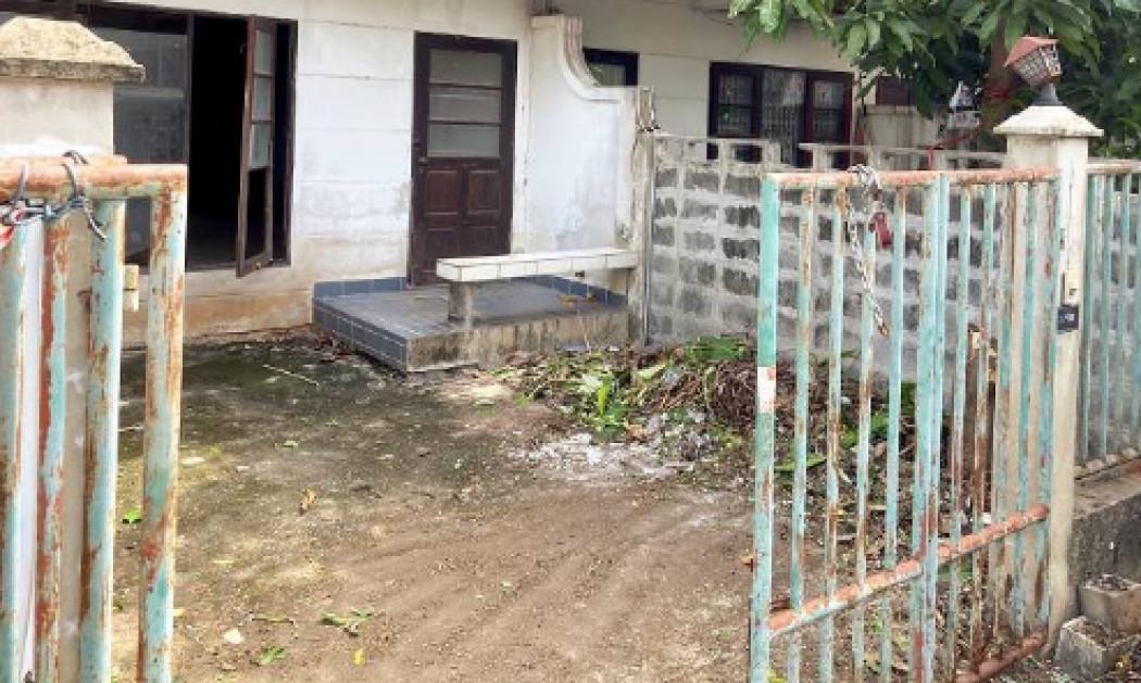 ขาย ทาวน์โฮม 2 ชั้น บ้านสวนสุทธิดา คลองห้า ราคาเพียงหลักแสน 110 ตรม 18 ตรว 2 ห้องนอน ทำเลดีใกล้ถนนใหญ่ รีโนเวทอยู่เองก็ด 2