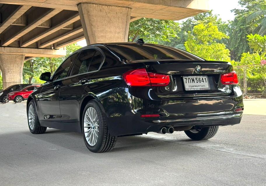 2018 BMW 320d LUXURY F30 ฟรีดาวน์รถสวยจัดมือเดียว รูปที่ 4