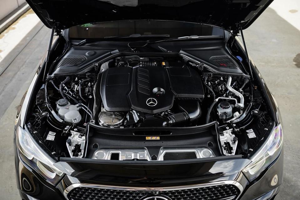 ✨Mercedes-Benz E220d AMG Line ปี 2024 สีดำ พร้อมวารันตีถึง 2027 รูปที่ 18