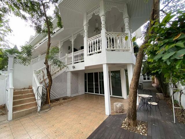 ให้เช่าทาวโฮม หลังใหญ่ สไตล์ยุโรป 4 ชั้น โครงการ แฟนตาเซีย วิลล่า 2 International Village หลังหัวมุม ทำเลดีสุดในหมู่บ้าน วิวสวน สระว่ายน้ำ 2