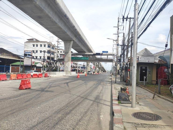 ทาวน์เฮ้าส์ หมู่บ้าน พรทิพย์ เฟส2 ถนนหลวงแพ่ง บางเสาธง สมุทรปราการ 16