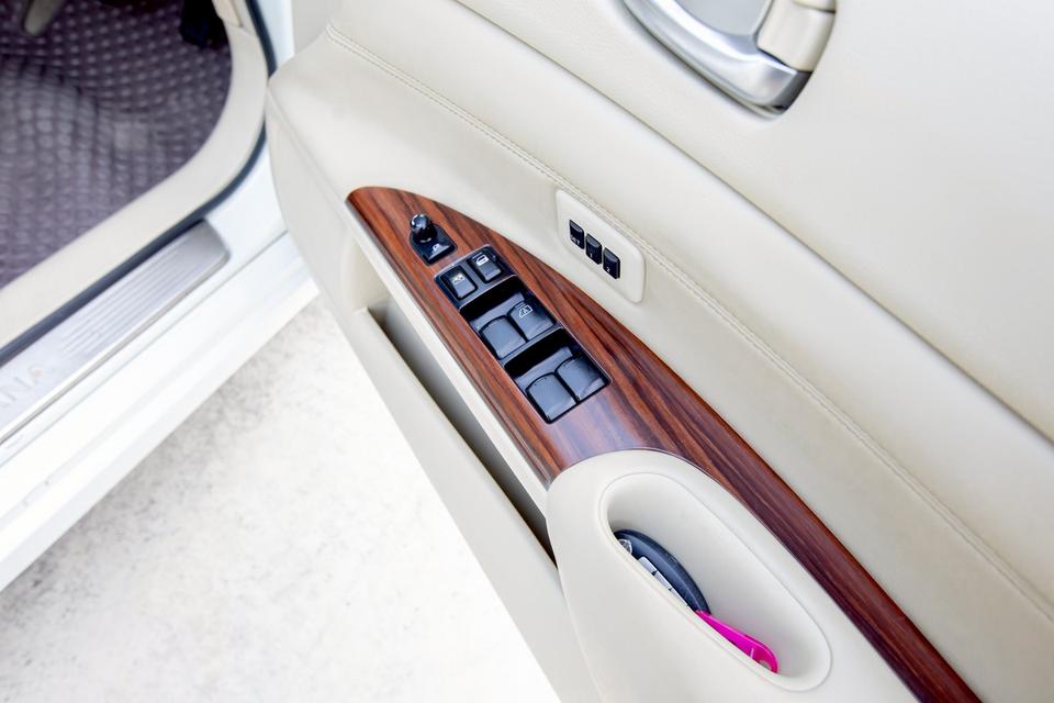 Nissan Teana 250XV Sunloof รุ่นท๊อปสุด ภายในดำ ปี 2010 สีขาว  19