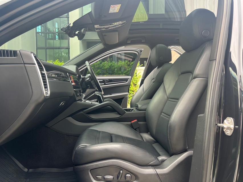 Porsche Cayenne E-Hybrid Coupe 2022Mileage 59,000 Km. 10