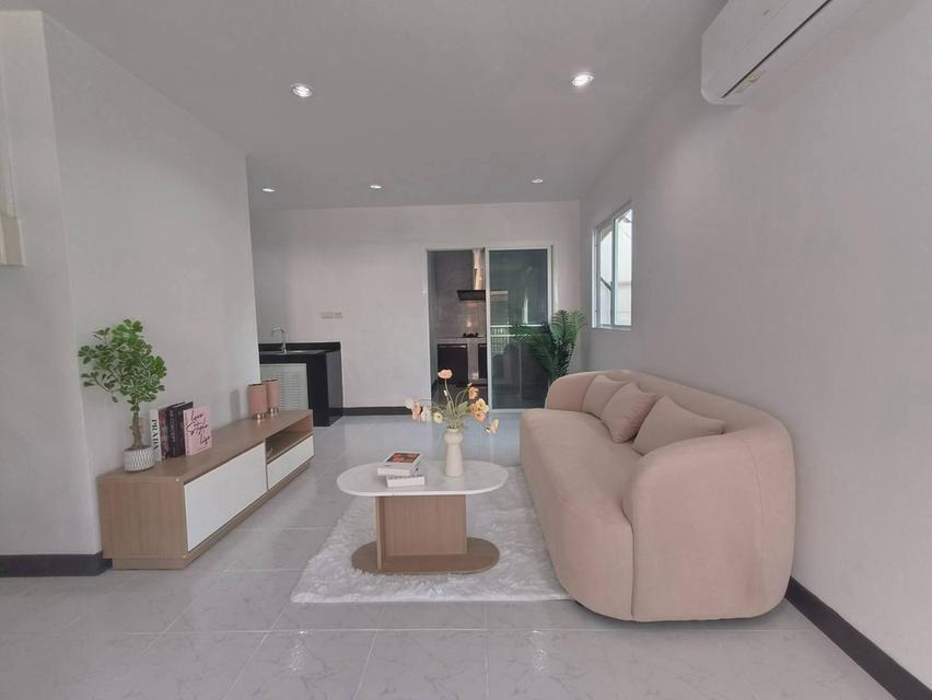 🏡💥 ดีลสุดคุ้ม! ซื้อบ้านหลังนี้ ฟรีบ้านอีก 1 หลัง! 🏡ทาวน์เฮ้าส์หลังมุม 5 ห้องนอน 3 ห้องน้ำ ราคาเพียง 3.29 ล้านบาท! 11