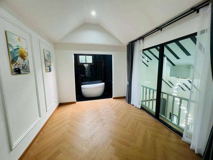 หมู่บ้านวรารักษ์.    12