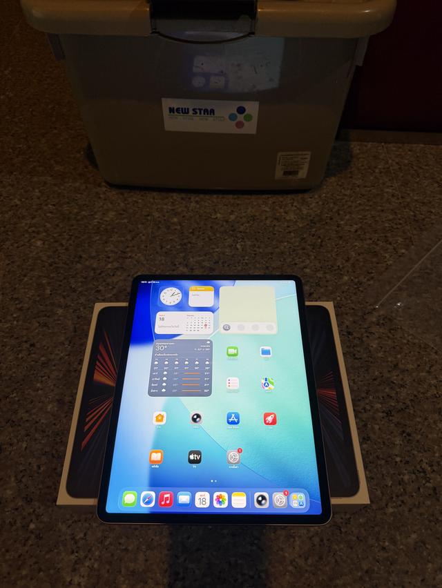 ขายiPadPro12.9 M2 สีดำ128กิ๊กไร้รอยตกจอไม่เหลืองไม่มีจุดเดทจุดไบร้ใช้งานดีถูกๆ