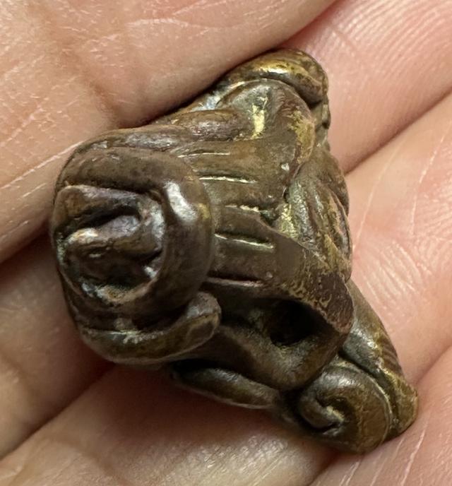 พระปิดตาเนื้อทองผสม ยันต์ยุ่ง เก่าเข้มขลัง ไม่ทราบที่