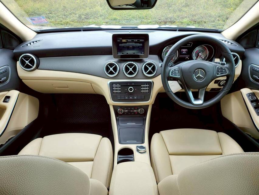 2017 BENZ GLA200 Urban (W156) มือเดียว ใช้น้อยมาก ดูแลถึง ประวัติเซอร์วิสครบ ราคาถูกสุดในตลาด  10