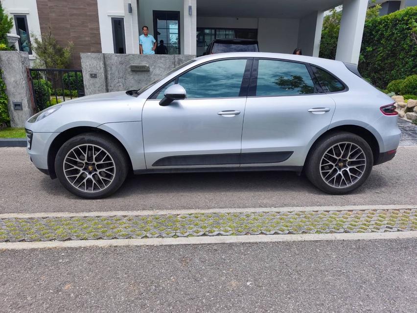 รหัสรถ KPV8866 2018 Porsche Macan สีเทา