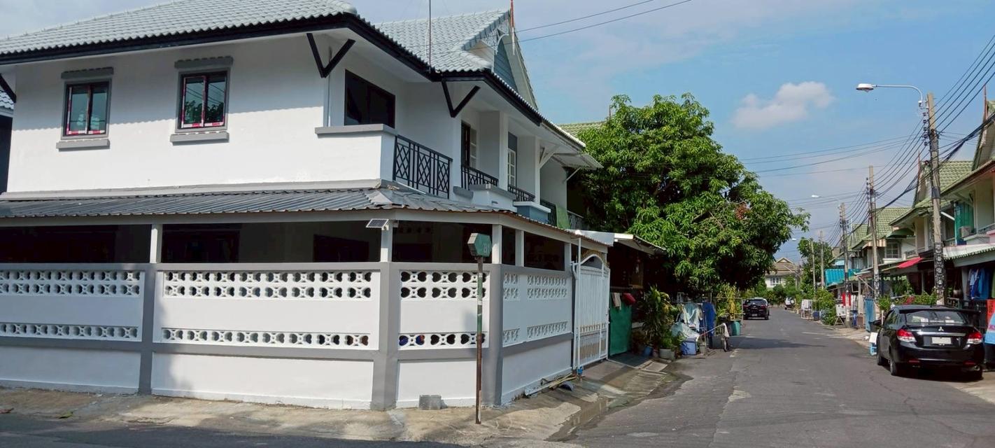 ขายบ้านแฝด 2 ชั้น พฤกษา 14A หลังมุม 23.90 ตรว. ซอยวัดลาดปลาดุก อ.บางใหญ่ จ.นนทบุรี ราคา  2,250,000 บาท 2