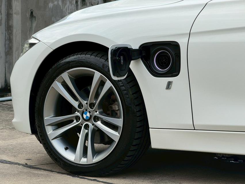 BMW 330e Sport Plug-in Hybrid ปี 2018 สีขาว-เบาะแดงไมล์เพียง 47,xxx km 6