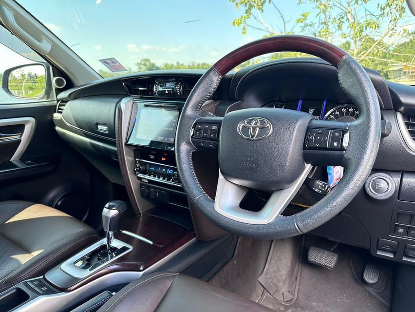 TOYOTA FORTUNER 2015 2.8 V 2WD AT 💓 รถครอบครัวมือเดียว ตัวท็อปทูวิน สภาพป้ายเเดง เดิมๆโรงงาน เครื่องยนต์-ช่วงล่างดี อออฟชั่นครบ พร้อมขับทันที 10