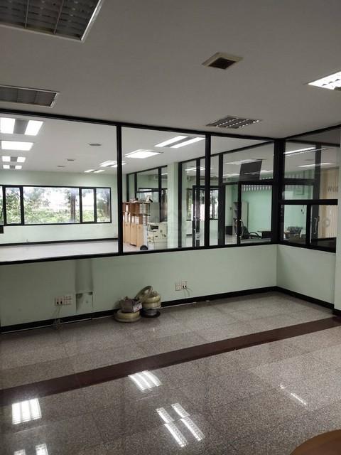 ให้เช่าตึก Stand Alone อาคารสำนักงาน 4 ชั้น พร้อมโกดัง รวม 1,750 ตรม. ถนนเลี่ยงเมืองนนทบุรี ใกล้ถนนใหญ่ 4