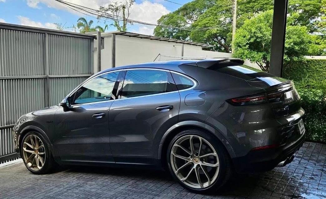Porsche Cayenne Coupe 2