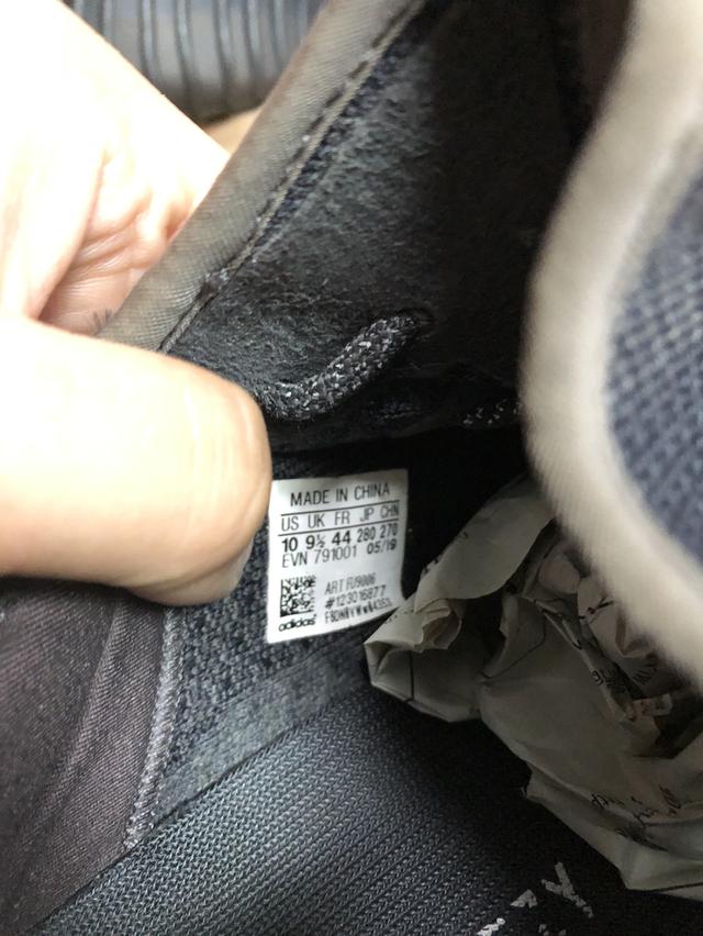 Yeezy 350 V2 Black Static รูปที่ 4