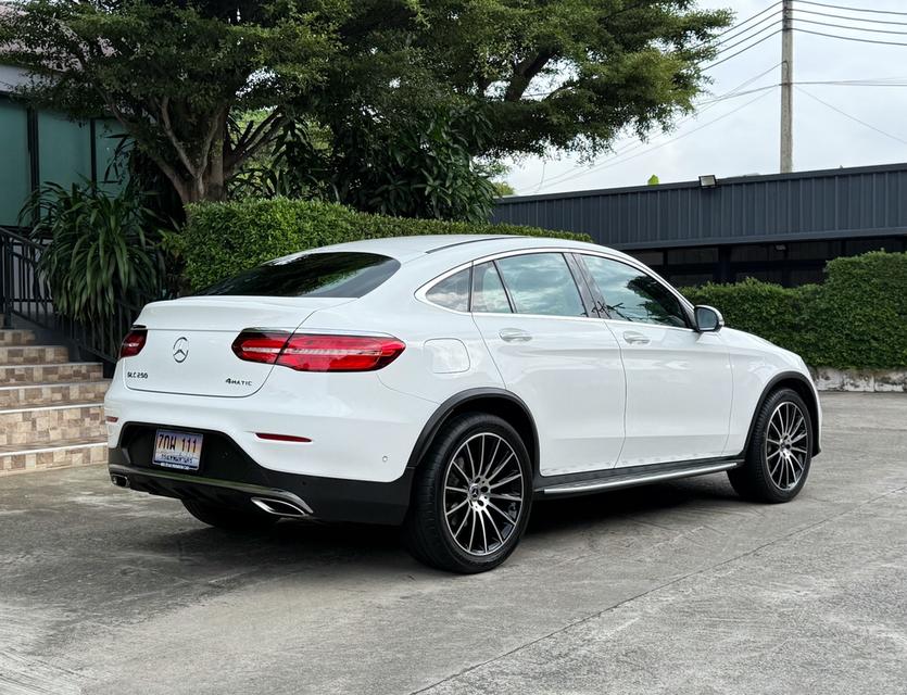 2020 BENZ GLC 250 COUPE AMG รถมือเดียวออกป้ายแดง รถวิ่งน้อย เข้าศูนย์ทุกระยะ รถไม่เคยมีอุบัติเหตุครับ