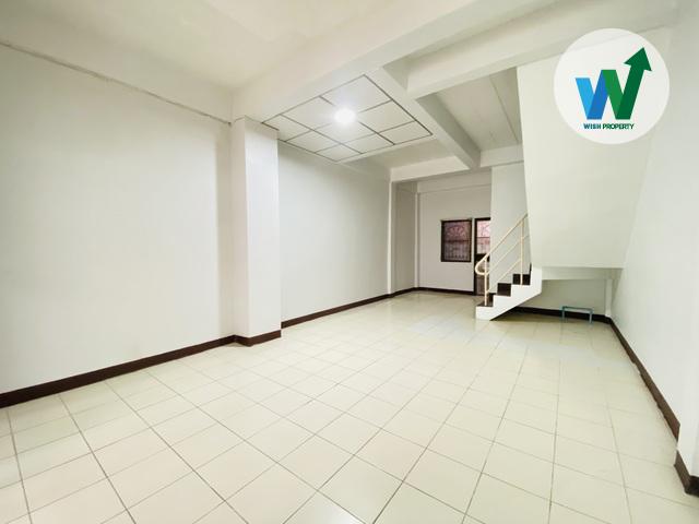 ทาวน์เฮ้าส์ รุ่งกิจวิลล่า 7 ร่มเกล้า ขาย (เหมาะกับการอยู่อาศัย หรือปล่อยเช่า) 4