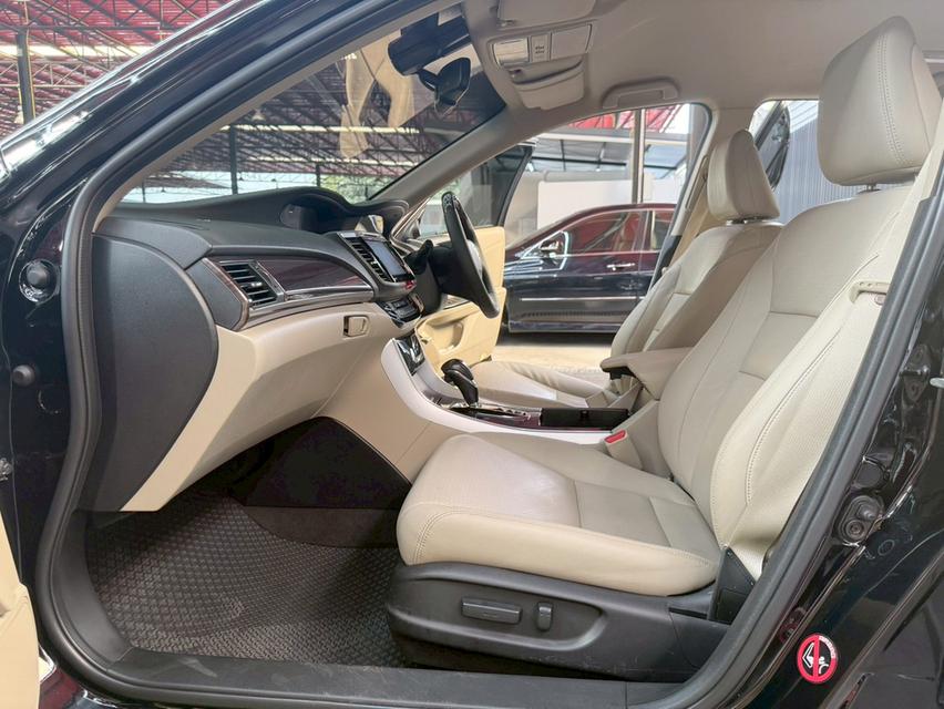 HONDA ACCORD 2.0 EL i-VTEC ปี 2018 12