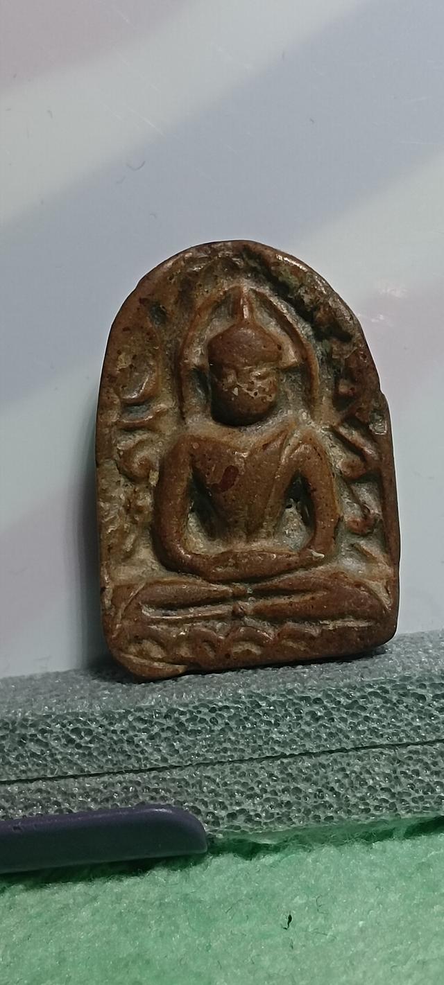 พระซุ้มกอพิมพ์ใหญ่ มีกนก