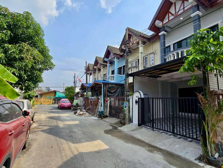ทาวน์เฮ้าส์ รามอินทรา ถนนพระยาสุเรนทร์ หมู่บ้านทหารกองหนุน นัดชมบ้าน 085-318-6868 คุณวา 17