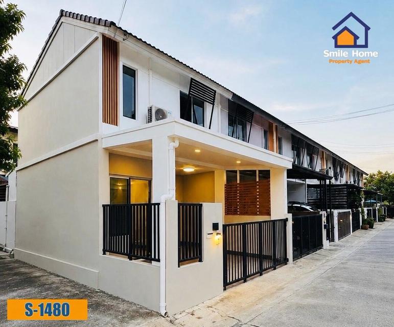 ขายทาวน์เฮาส์ หมู่บ้านพฤกษา 87/2 หลังวัดหนามแดง หลังริมใกล้เมกาบางนา 9