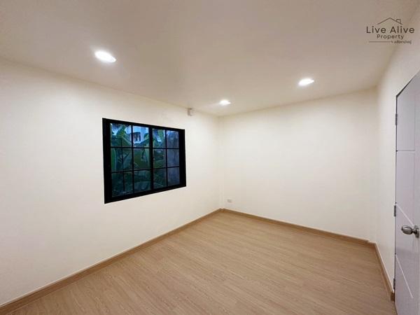 ขายทาวน์เฮาส์ 2 ชั้น NexHaus44 ปากซอยอ่อนนุช 44 เดินทางเข้าโซนทองหล่อ พระราม 9 รีโนเวทใหม่ทั้งหลัง พร้อมเข้าอยู่ โทร 085-826-6936 13