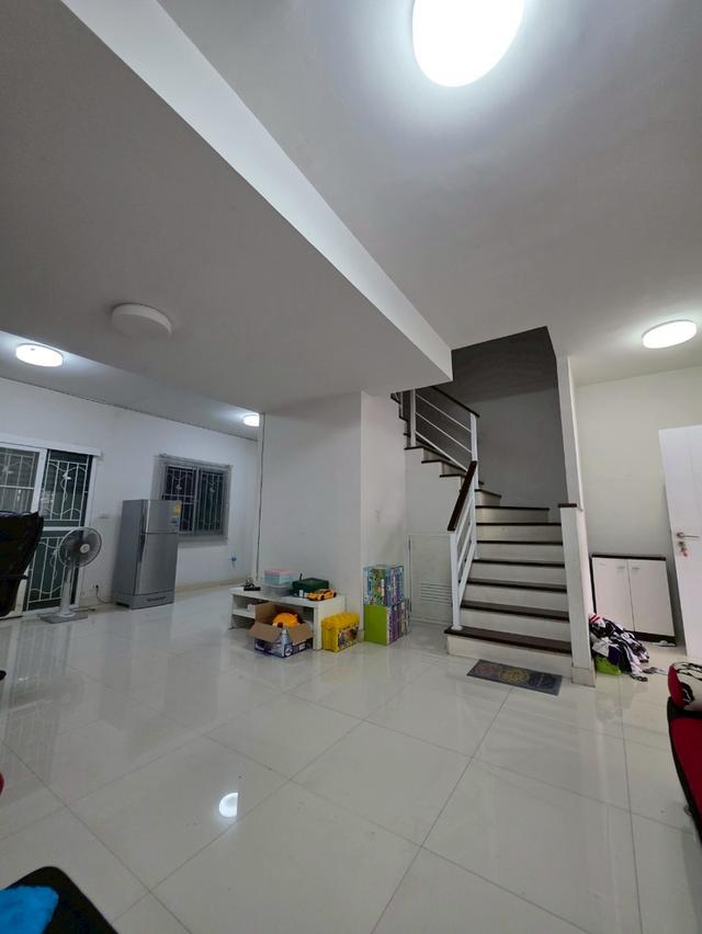 ขายทาวเฮาส์ 2ชั้น เดอะคอนเนค22 รามอินทรา-มีนบุรี 3 ห้องนอน 2 ห้องน้ำ 2 ที่จอดรถ 8