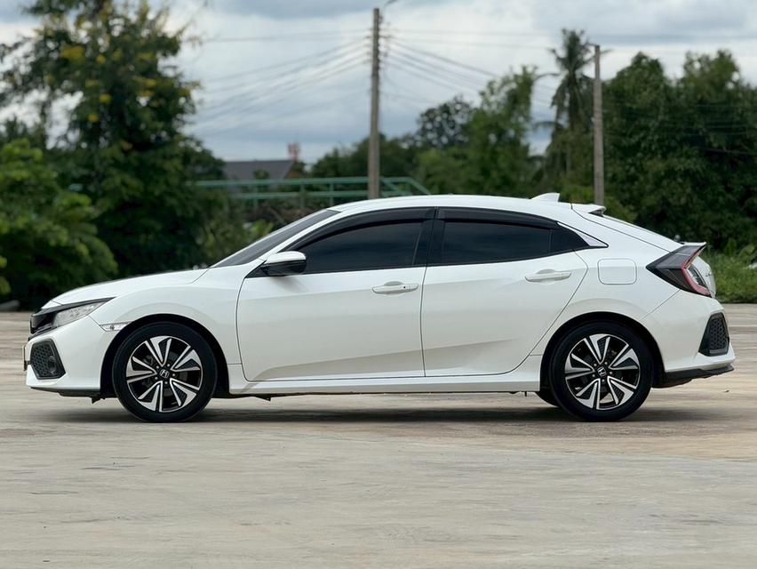 HONDA CIVIC FK  1.5 TURBO  สีขาว ปี 2018 เกียรออโต้   8