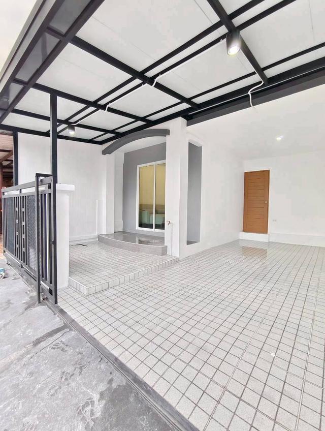 หมู่บ้านบุศรินทร์ ถนนบ้านกล้วย-ไทรน้อยทาวน์เฮาส์ 2 ชั้น ตกแต่งใหม่ พร้อมเฟอร์ หน้าบ้านไม่ชนใคร ในโครงการ L&H ทำเลซอยบ้านกล้วย ใกล้รถไฟฟ้า 3