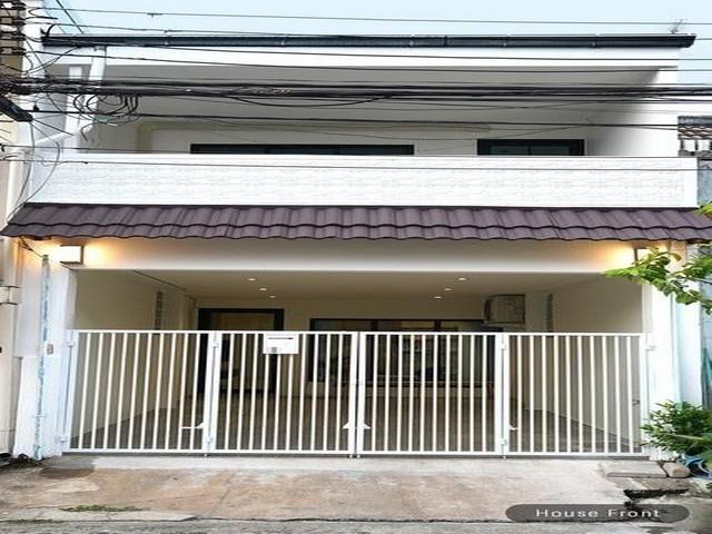 PB5676 ให้เช่าทาวน์เฮ้าส์ 2 ชั้น ซอยรัชดา18 หมู่บ้านอยู่เจริญ29 บ้านพร้อมเฟอร์นิเจอร์ ใกล้ซอย 20 มิถุนา 