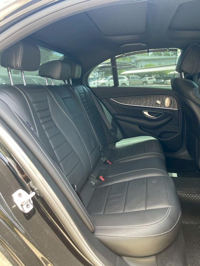 BENZ E 300e AMG Dynamic 2022 āļĢāļđāļāļāļĩāđ 14