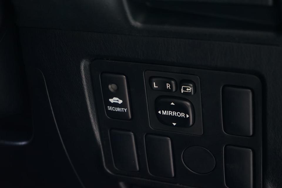 2015 TOYOTA VIGO 2.5E 11