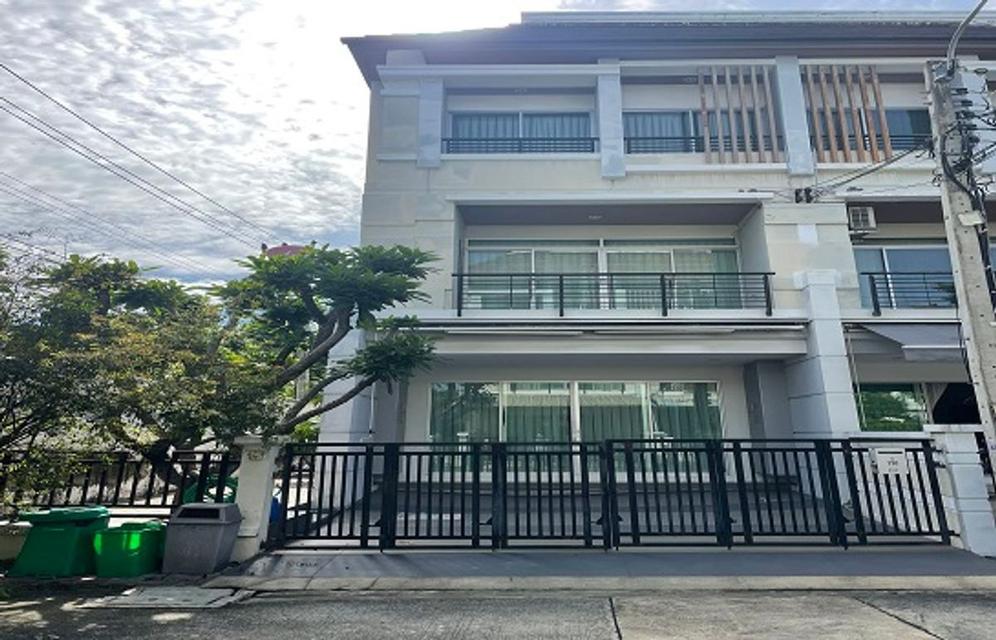 ขายด่วนทาวน์โฮม บ้านกลางเมือง Urbanion ศรีนครินทร์ 46/1 ตกแต่งครบพร้อมเข้าอยู่ บ้านหลังมุม (N.1951) 1