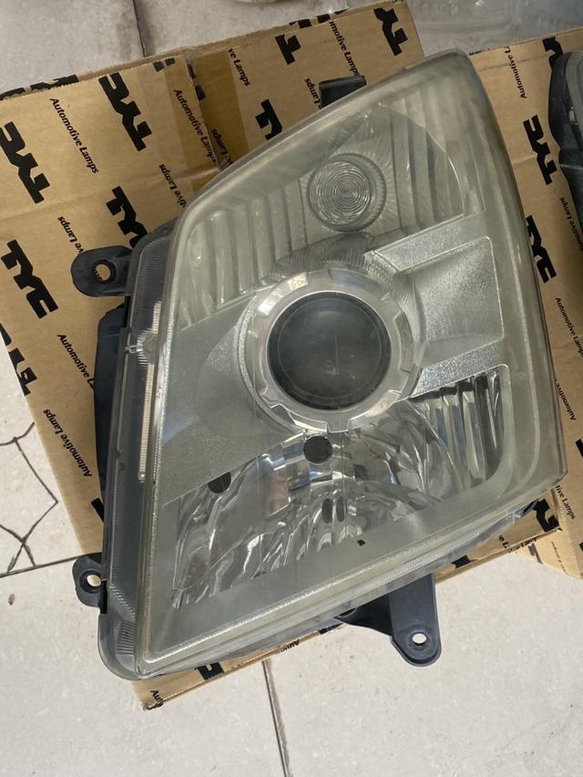 ขายไฟหน้า ISUZU D-MAX 2011 ลูกแก้ว สภาพเก่า ตามรูป 2