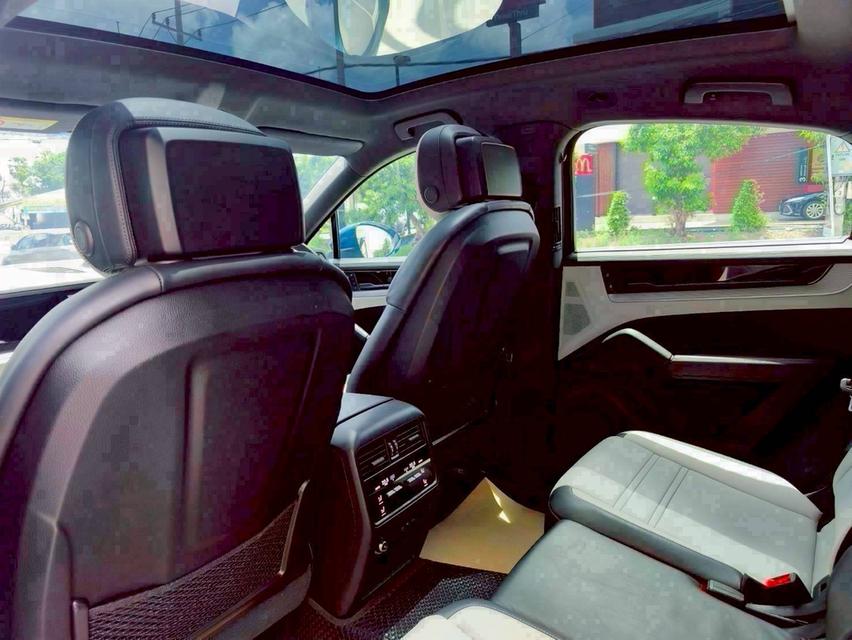 รหัสรถ KPV53 2025 PORSCHE CAYENNE 3.0 HYBRID COUPE สีใหม่ Moonlight Blue 7